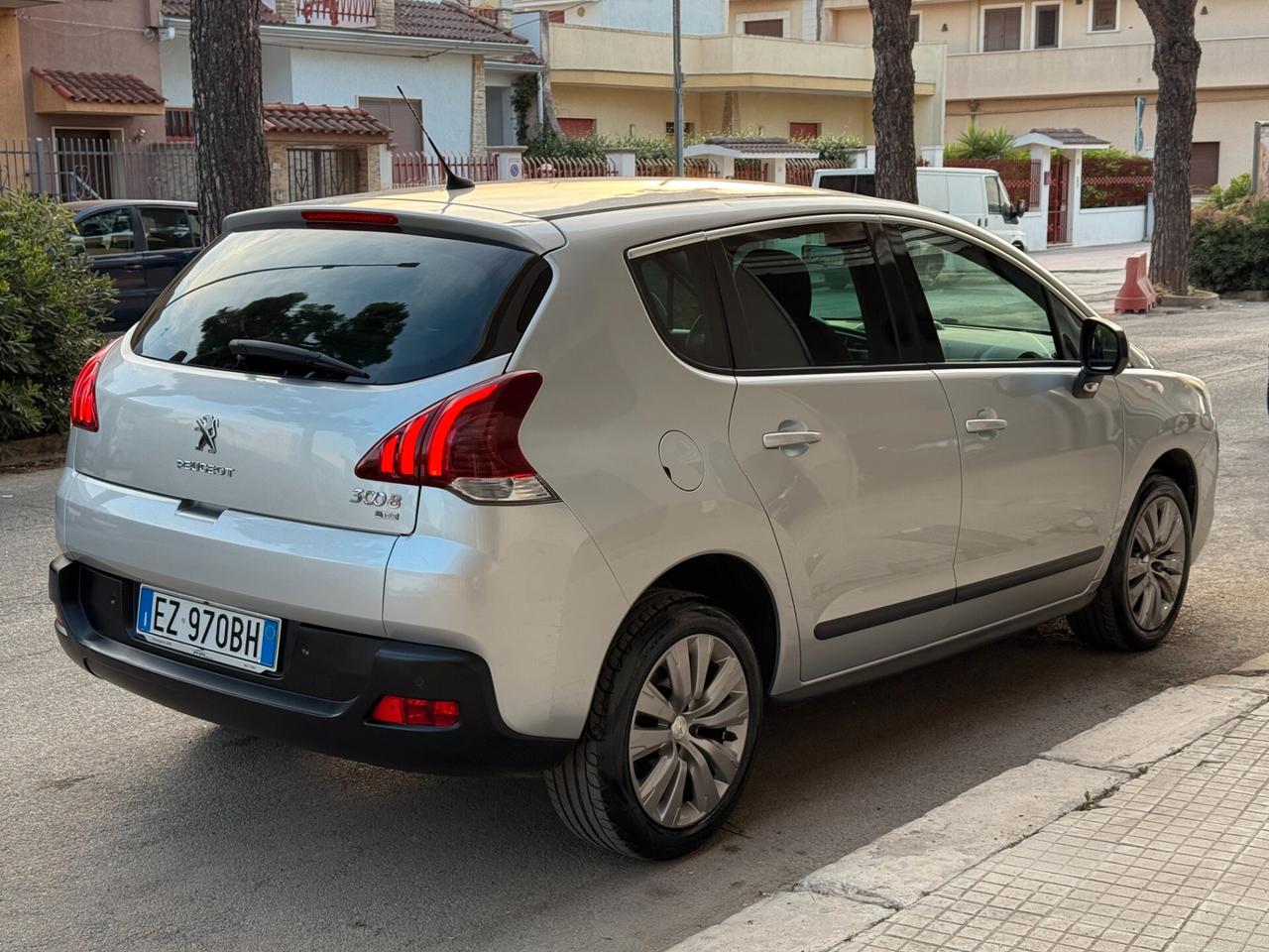 Peugeot 3008 1.6 eHDi AUTOMATIC NAVI LED - 2015