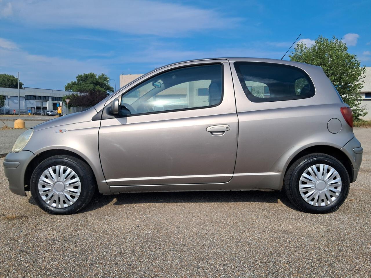 TOYOTA YARIS BENZINA
