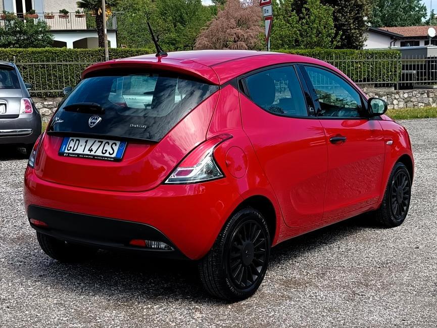 Lancia Ypsilon 1.0 firefly hybrid Ecochic hybrid