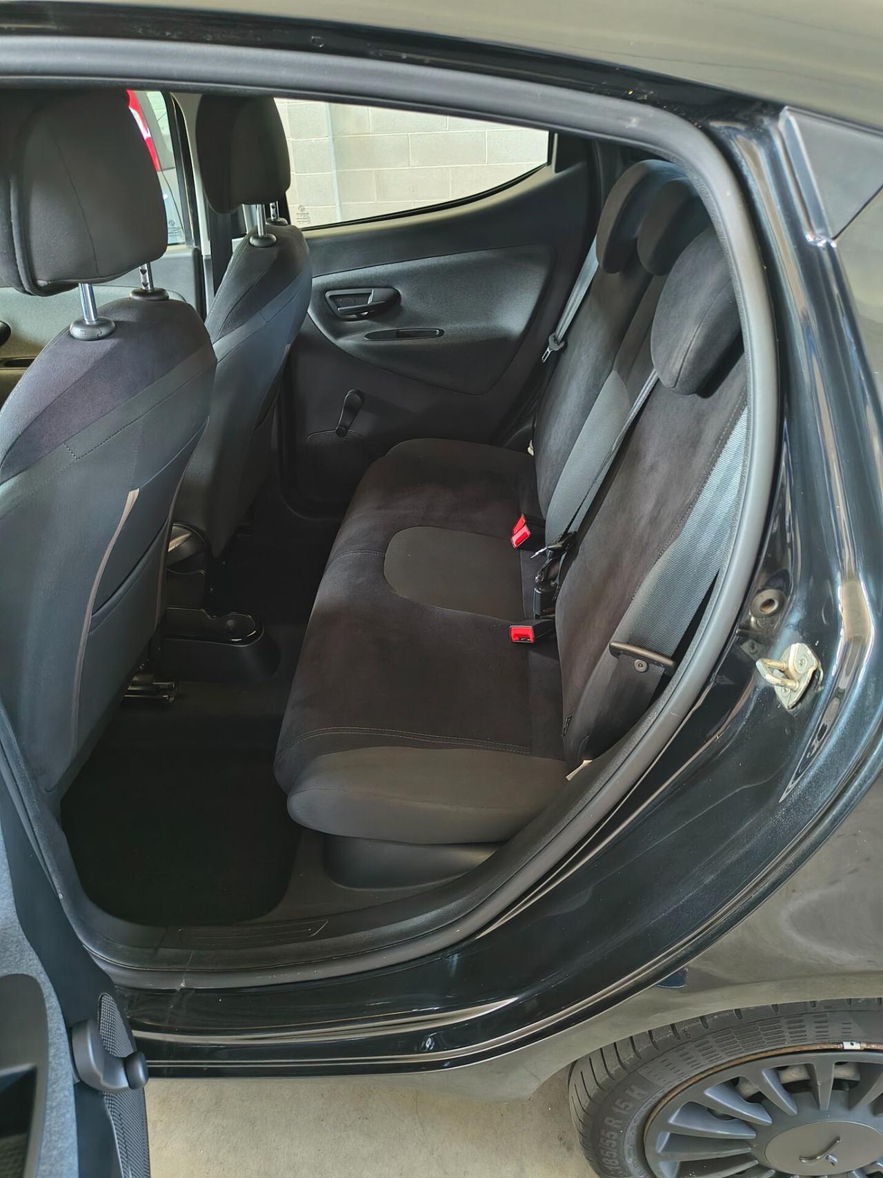 Lancia Ypsilon 1.2 69 CV 5 porte S&S Black and Noir