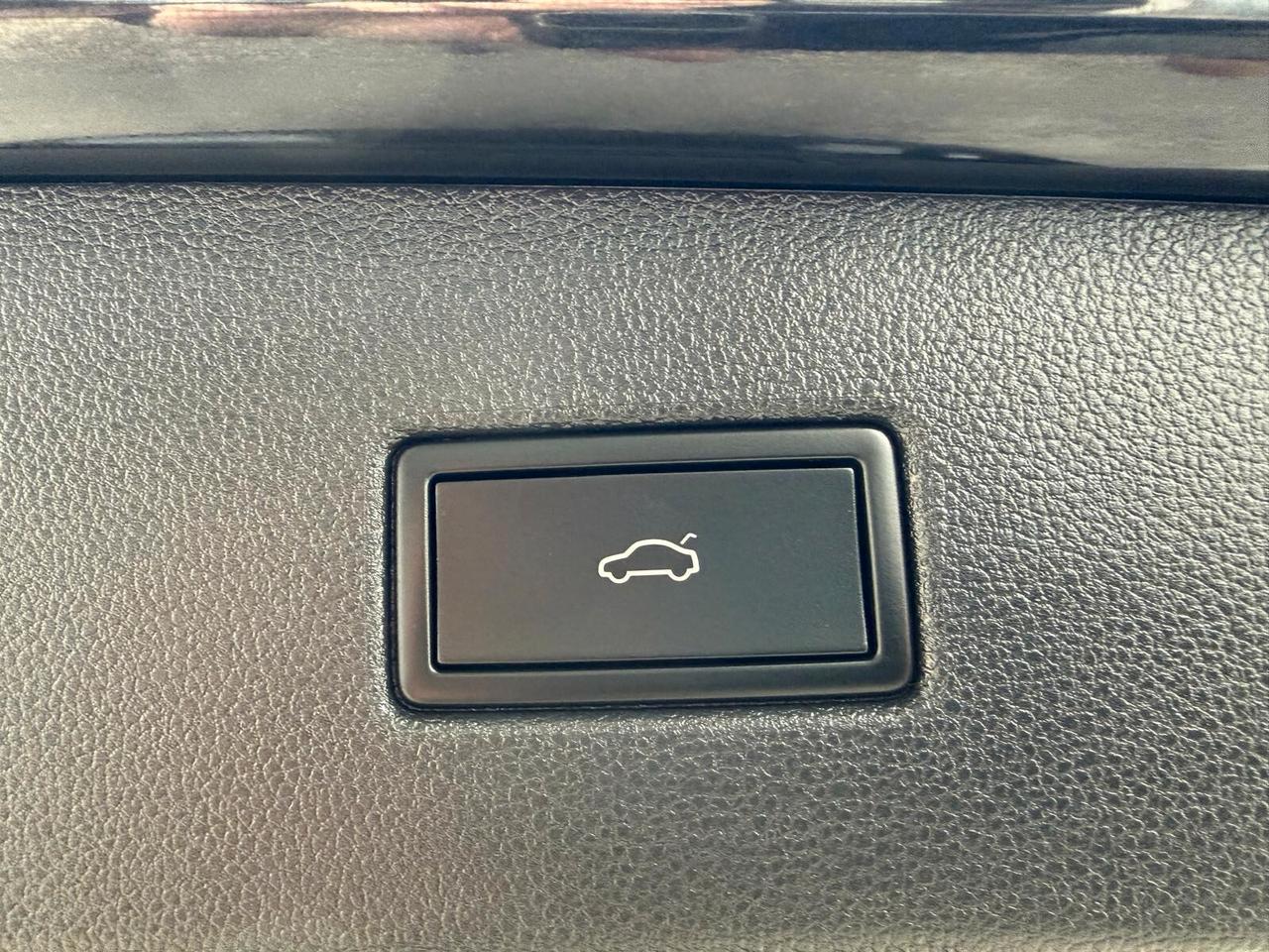 Volkswagen Tiguan 2.0 TDI 150 CV SCR DSG R-Line TETTO APRIBILE BLACK PACK