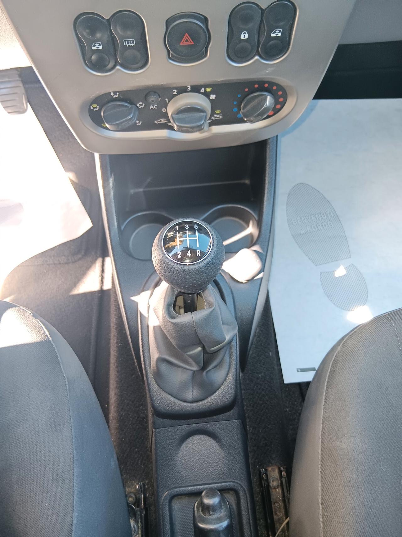Dacia Sandero 1.2 16V Lauréate