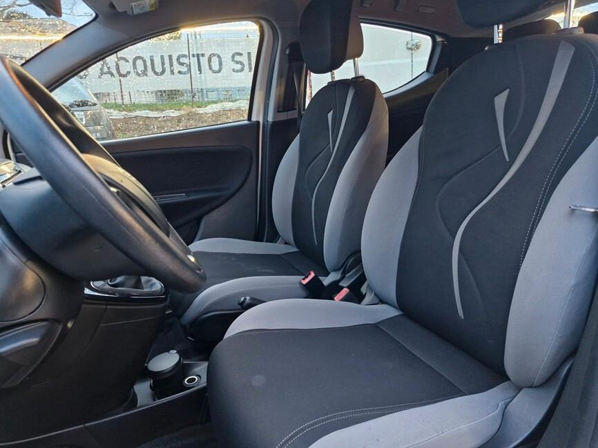 Lancia Ypsilon 1.2 69 CV 5 porte Silver