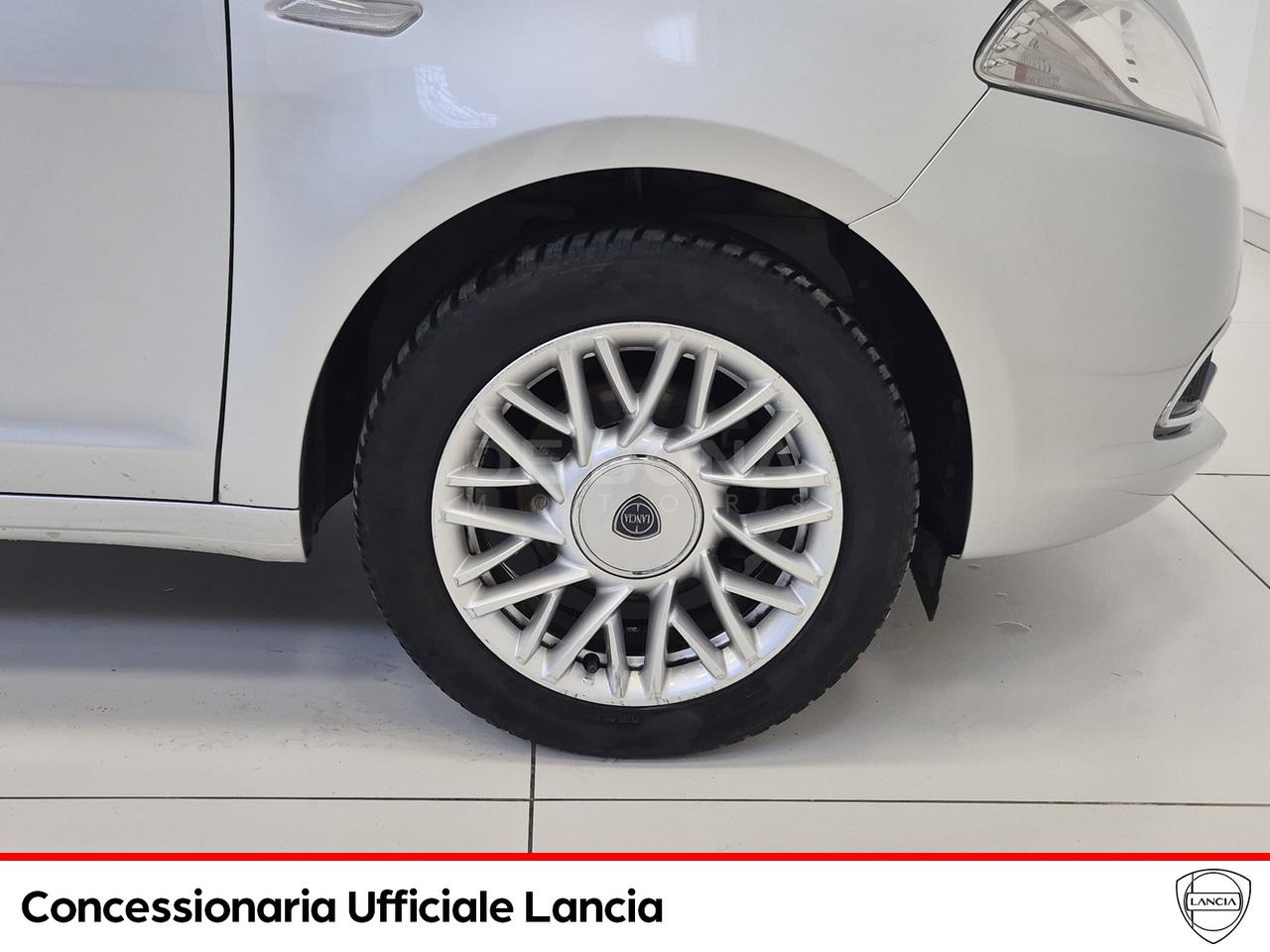Lancia Ypsilon 1.2 8v silver c/clima 69cv