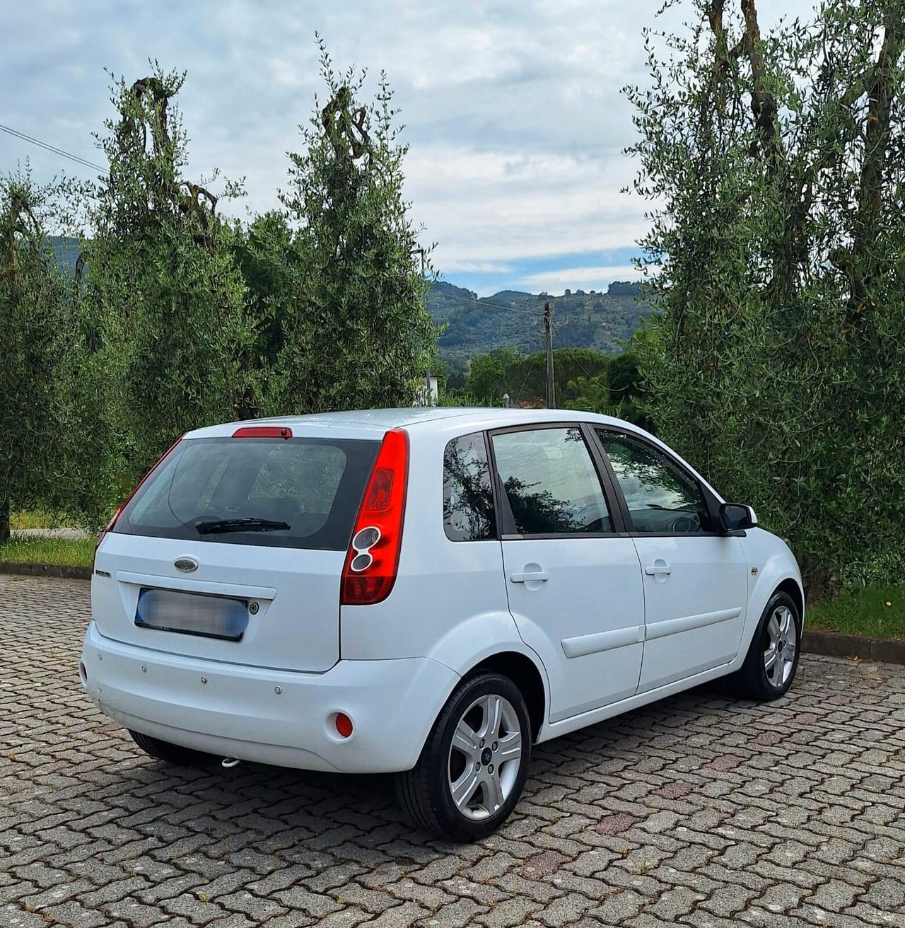 Ford Fiesta 1.2 benzina - 5 Porte - Meccanicamente Perfetta
