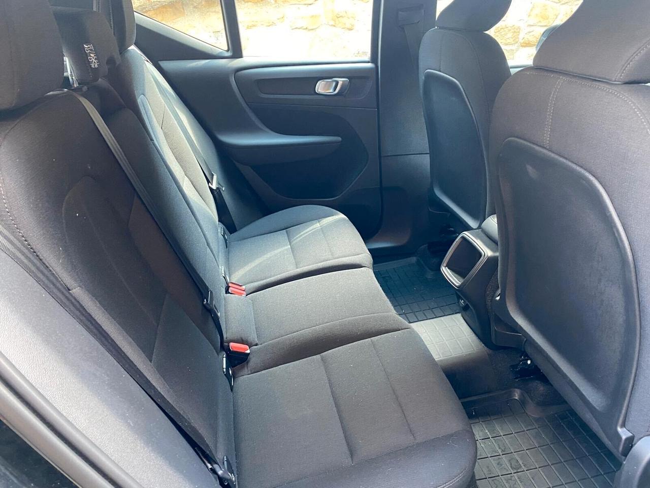 Volvo XC40tdi-4x4-150 cv- 2000cc-140000km-anno 2020-accessoriato-unico proprietario-stato seminuovo