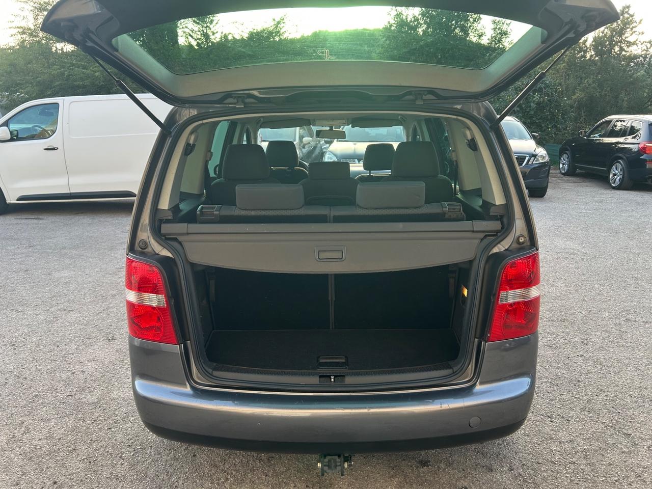 Volkswagen Touran 1.9 TDI 105CV 7 Posti Gancio Traino