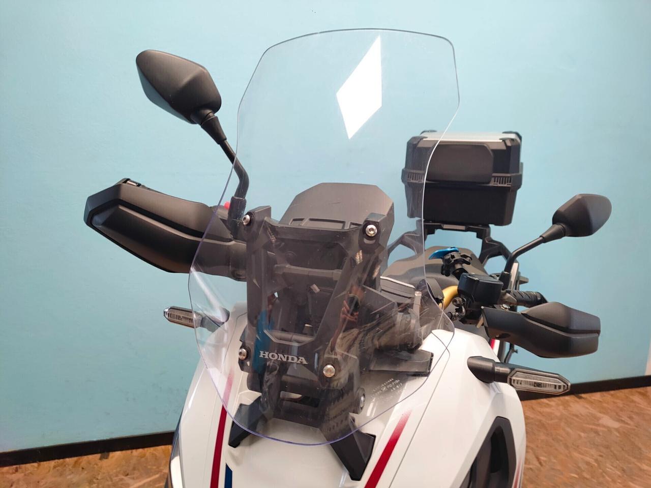 Honda X-ADV 750 con livrea Tricolour HRC