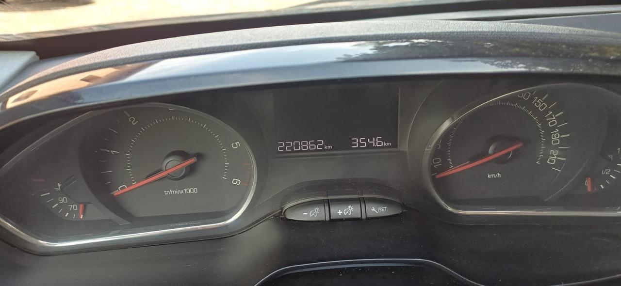 Peugeot 208 1.4 HDi 68 CV 5 porte Access