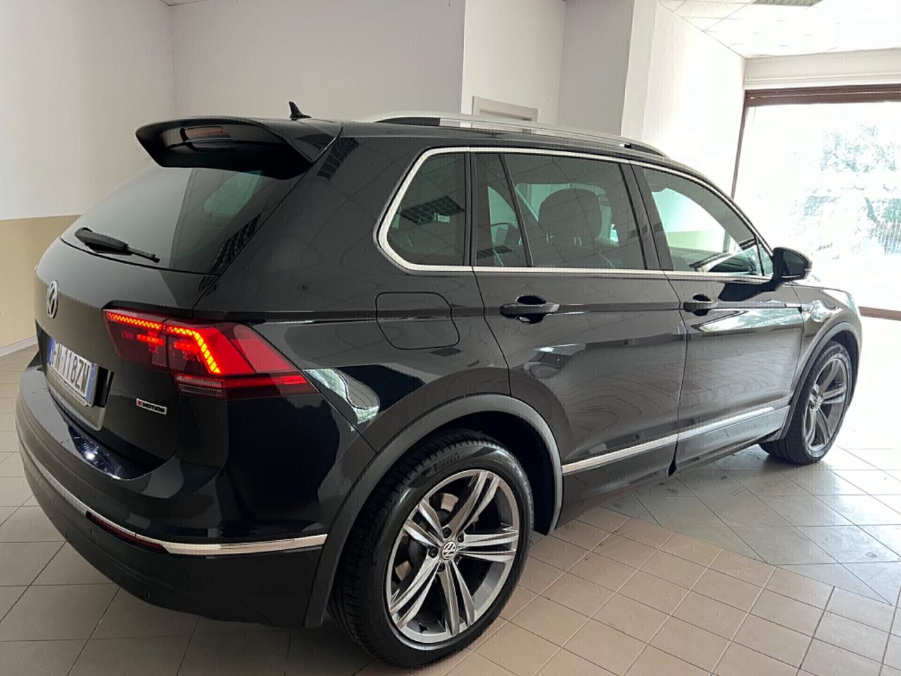 Volkswagen Tiguan 2.0 TDI DSG R-LINE IN OFFERTA