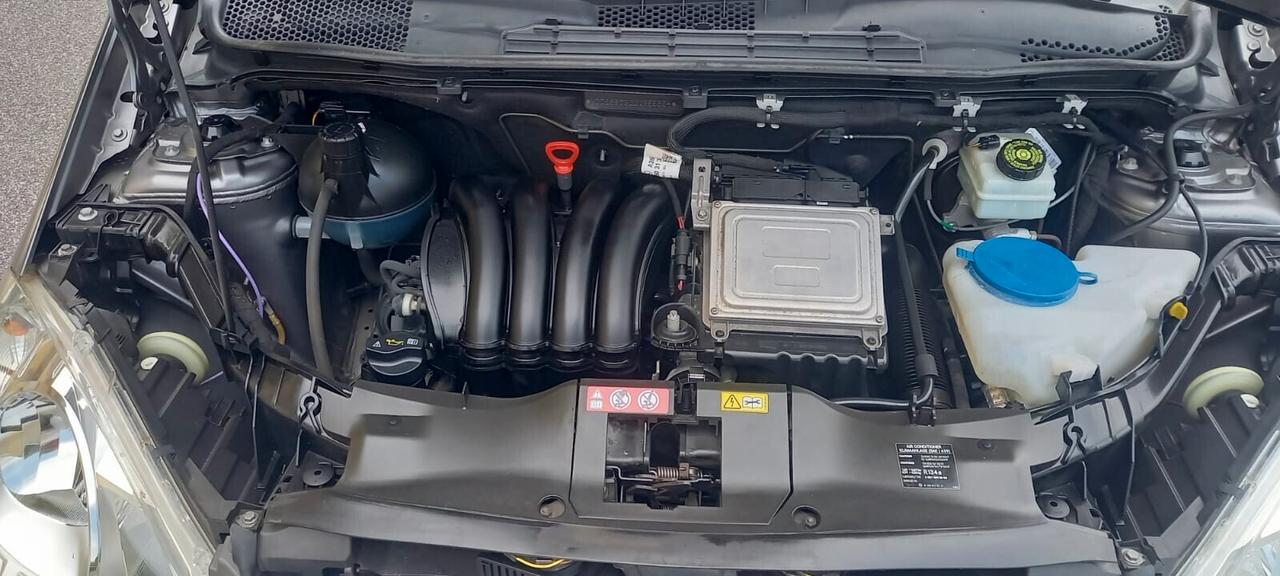 Mercedes-Benz Classe A 160 Benzina Allestimento Elegance cc. 1.5 CV. 95 Cambio Automatico 5 Porte 5 Posti Euro 5 SOLO 74.800 KM. Utilizzabile anche per i Neopatentati.