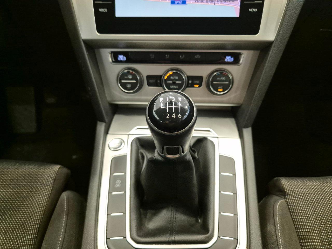 Volkswagen Passat Variant 1.6 tdi Business 120cv - NEOPATENTATI - ACC/Lim - Carplay - Sens. Park.