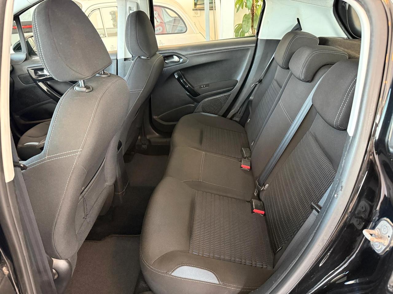 Peugeot 208 1.4 HDi 68 CV 5 porte Allure