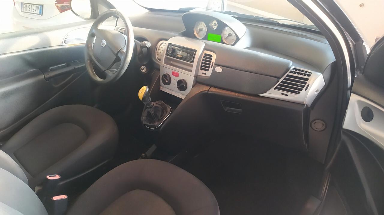 Lancia Ypsilon 1.2 69 CV Unyca