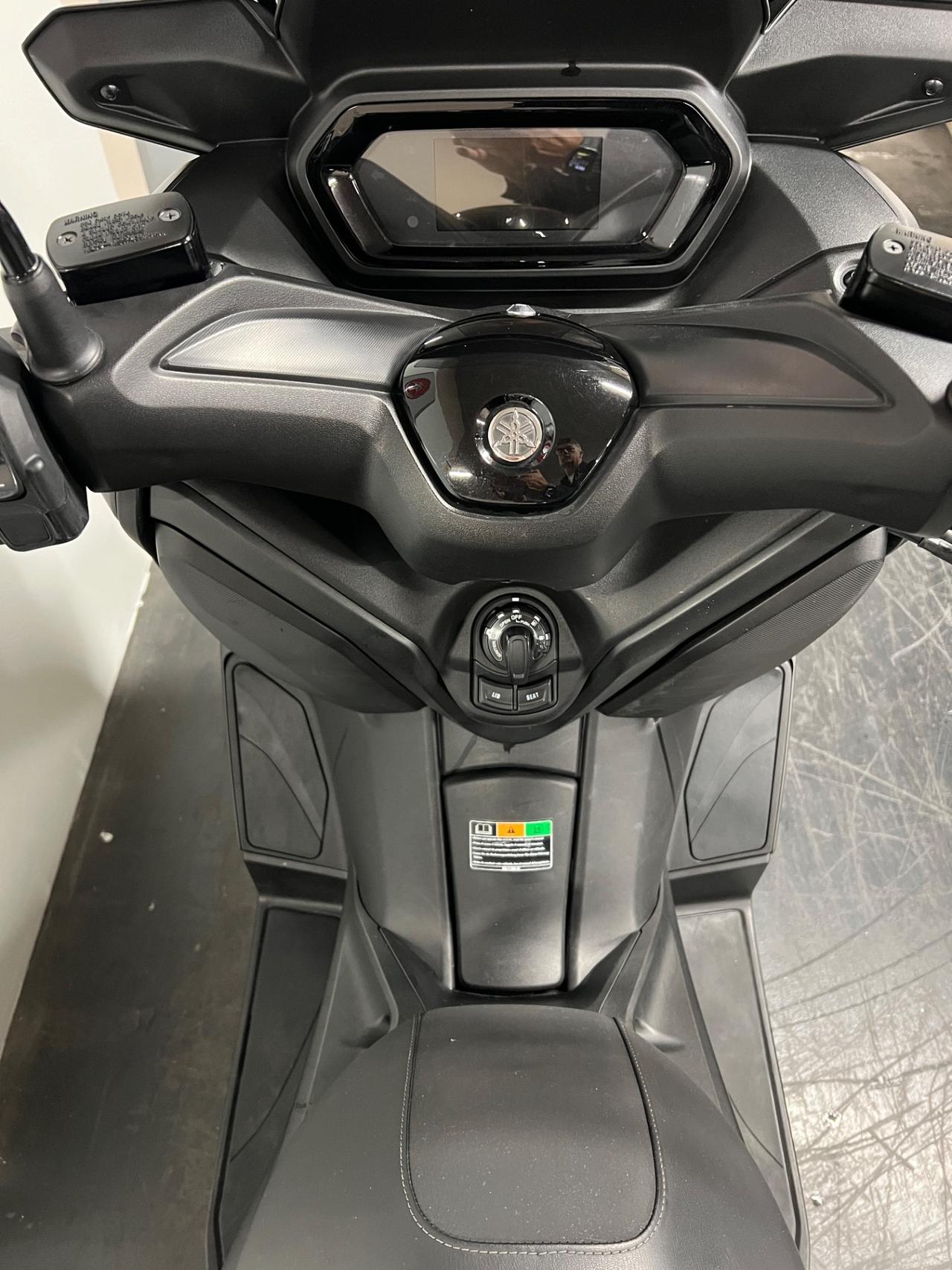 Yamaha X-Max 300