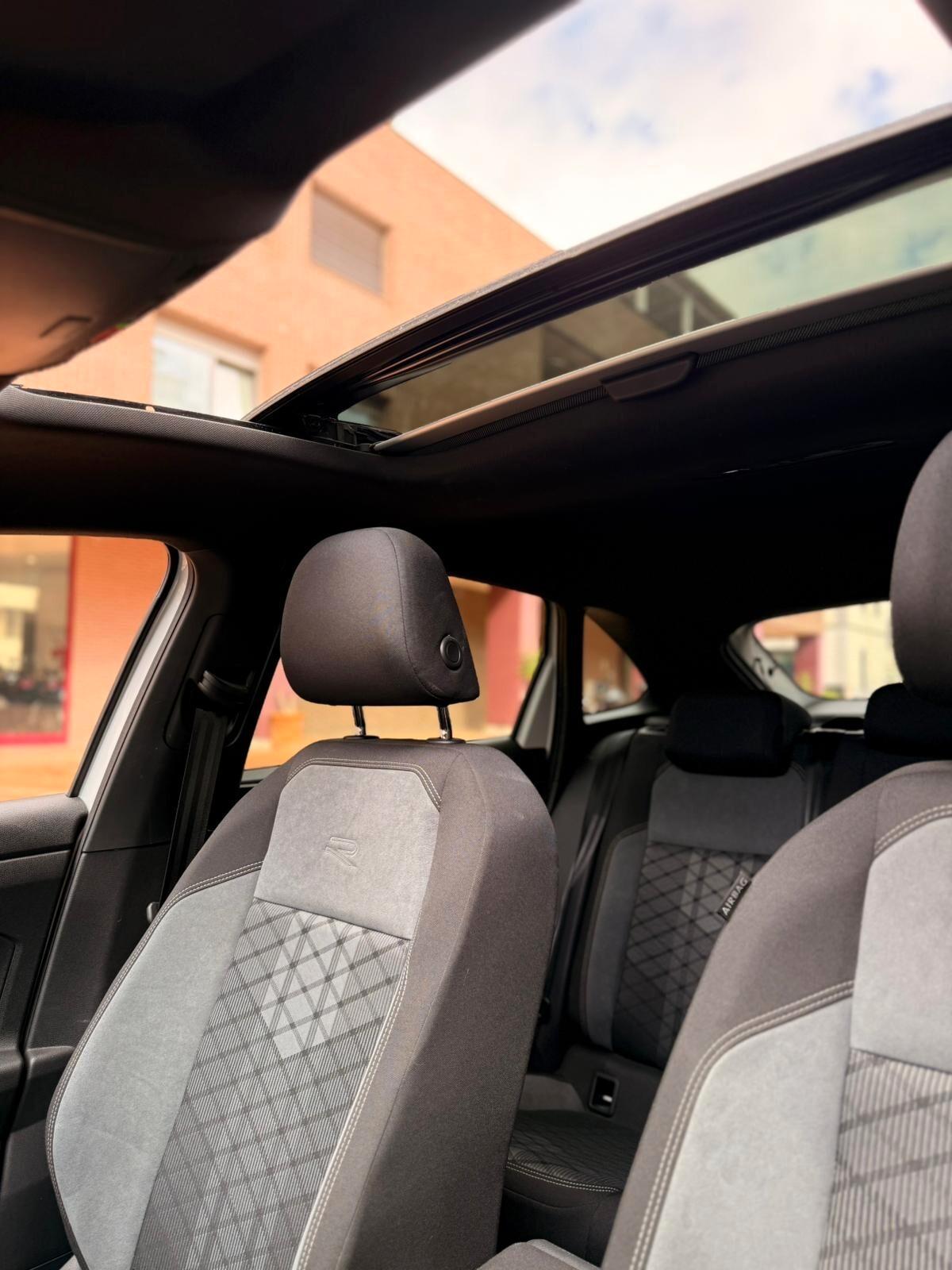 Volkswagen Taigo 1.5 TSI ACT 150 CV DSG R-Line