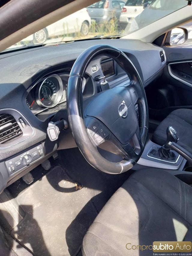 VOLVO V40 D2 1.6 Momentum
