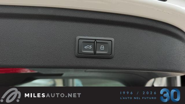 AUDI A3 30 g-tron S tronic S line Edition Matrix ACC