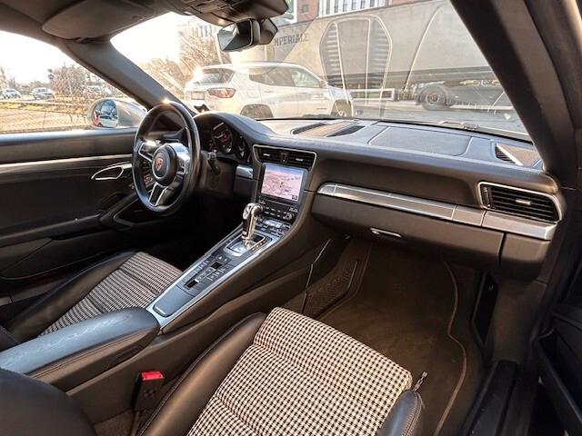Porsche 911 Carrera 4S Cabriolet PDK Interni heritage design