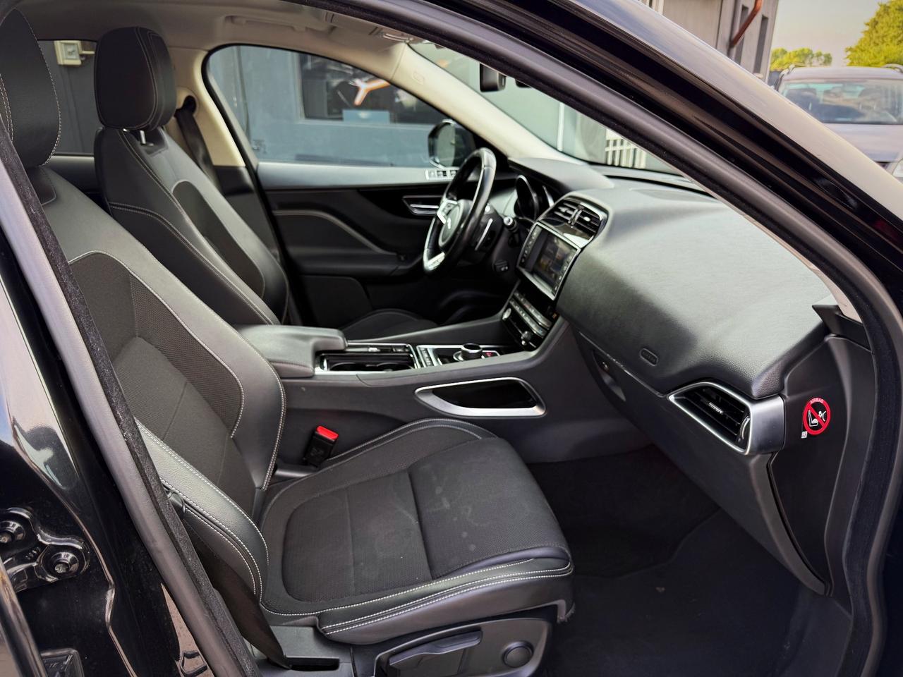 Jaguar F-Pace 2.0 D 180 CV AWD aut. Portfolio