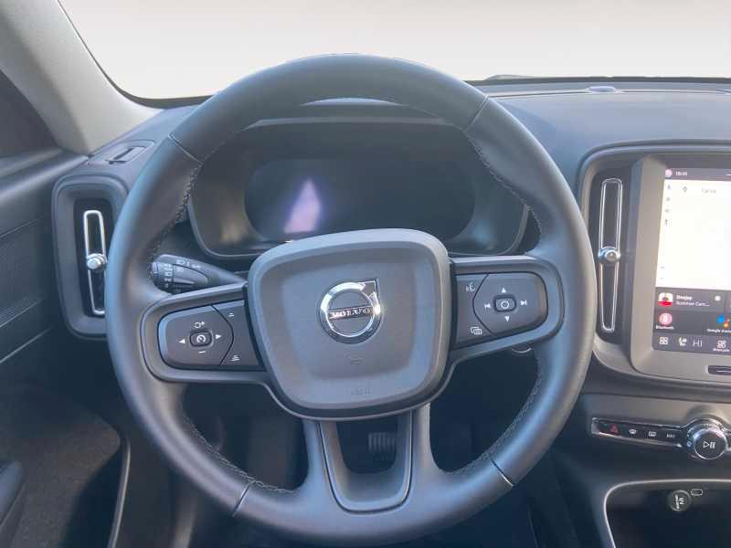 VOLVO XC40 2.0 b3 EssenTiaL AuTo