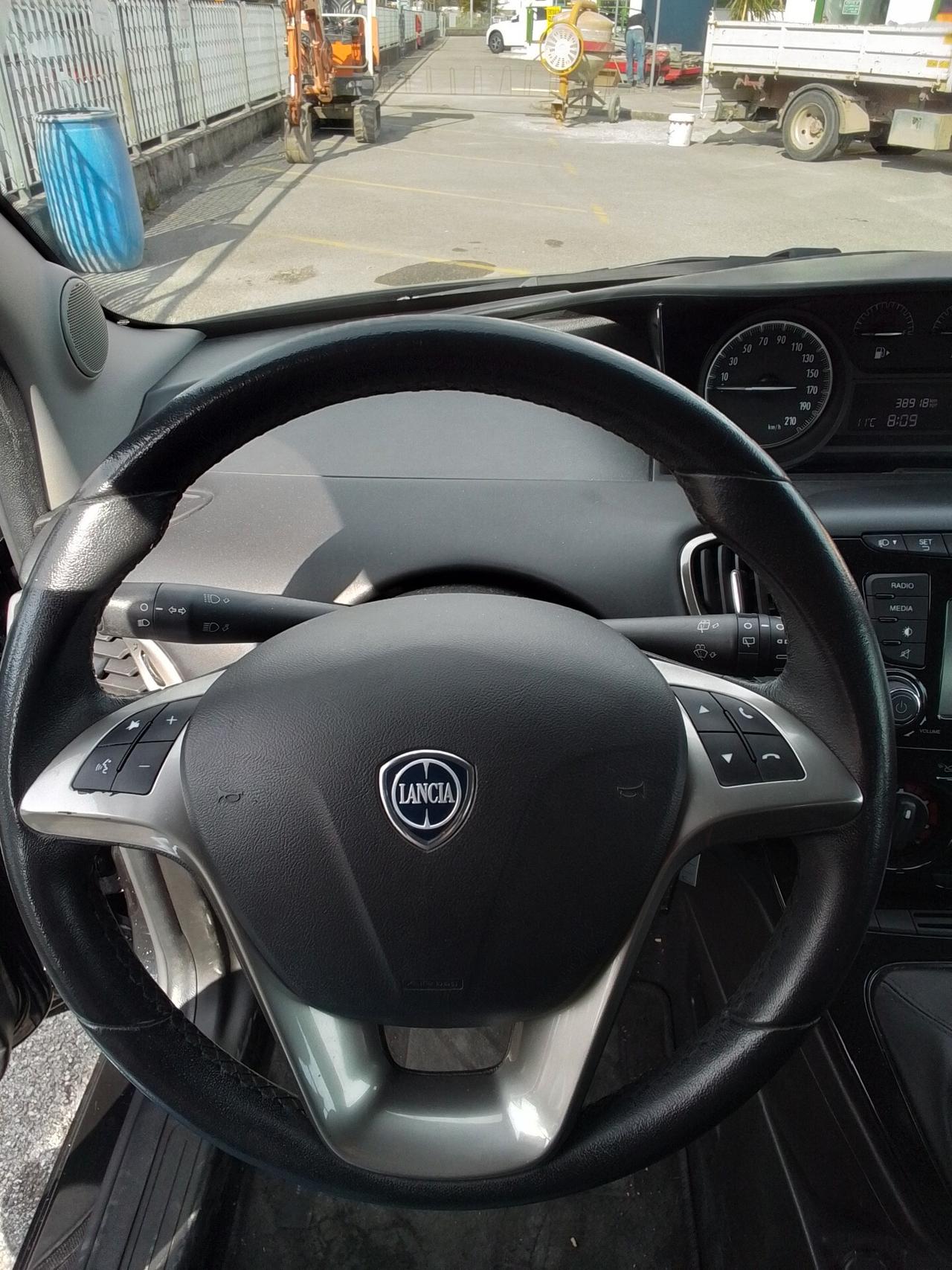 Lancia Ypsilon 1.0 FireFly 5 porte S&S Hybrid Ecochic Gold