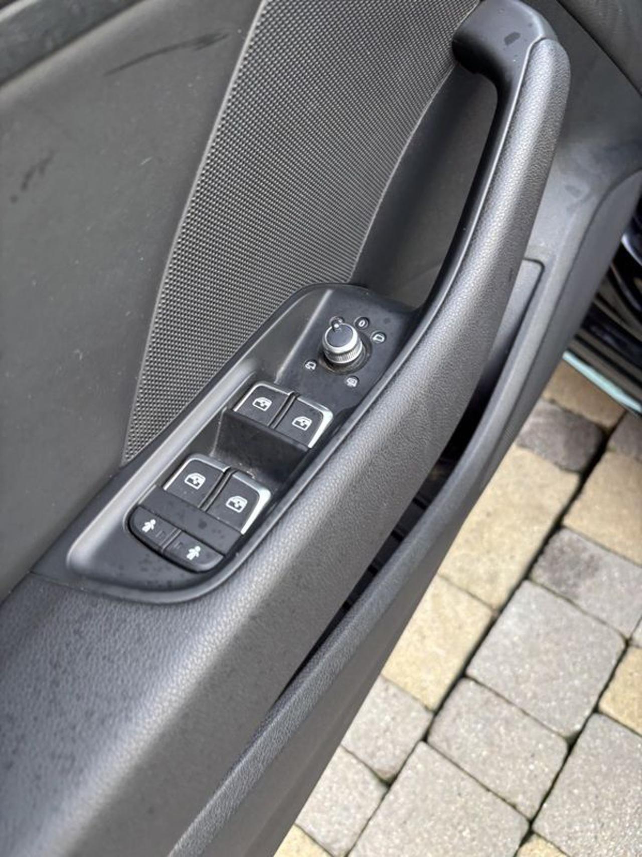 Audi A3 SPB 2.0 TDI S Line S tronic FULL LED-NAVI-18"