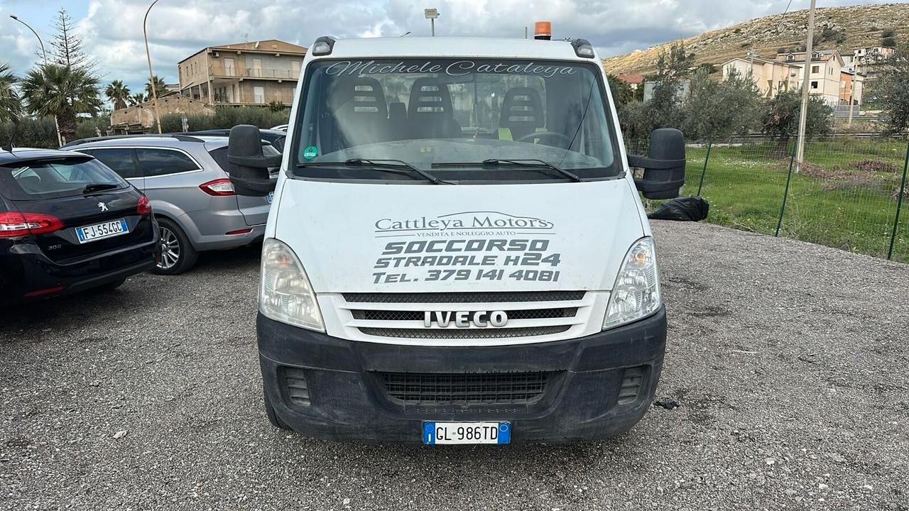 Iveco Daily carroattrezzi patente b