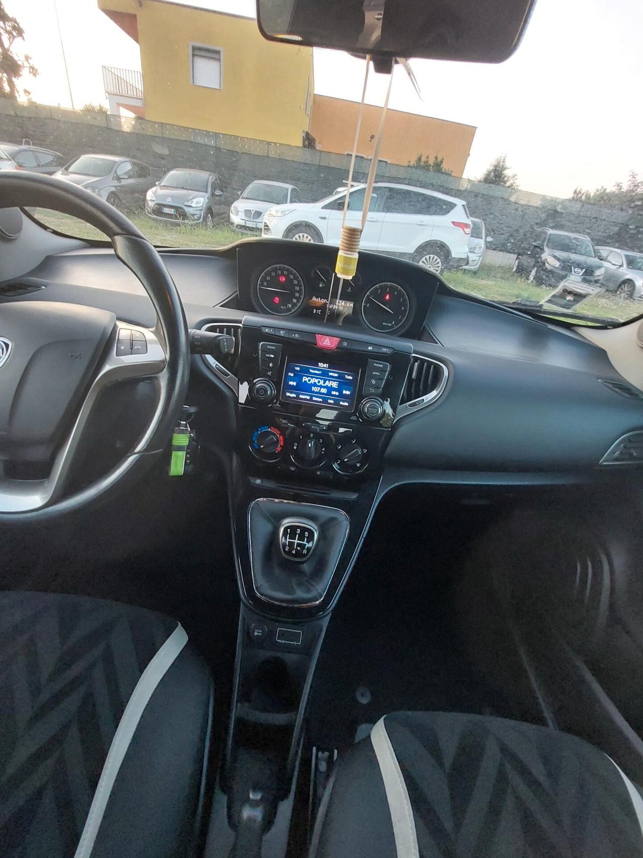 Lancia Ypsilon 1.2 69 CV 5 porte Platinum