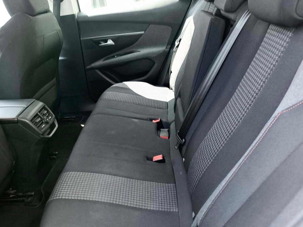 Peugeot 3008 BlueHDi 130 S&S EAT8 Business