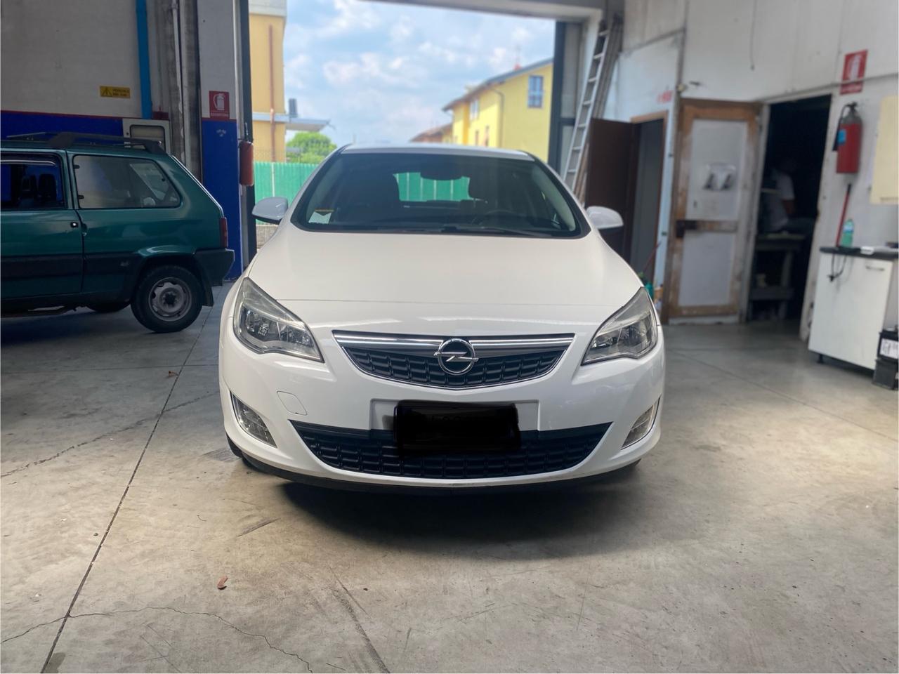 Opel Astra 1.7 CDTI 110CV 5 porte berlina