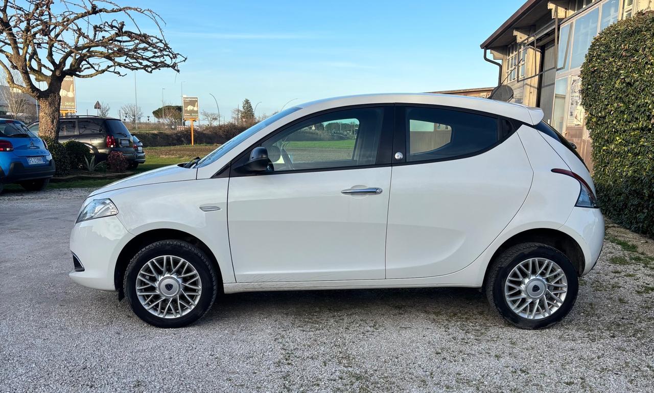 Lancia Ypsilon 0.9 TwinAir 85 CV 5 porte Metano Ecochic Gold