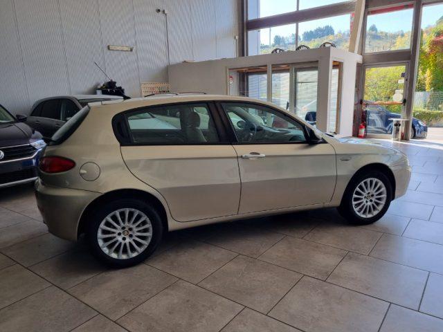 ALFA ROMEO 147 1.6 16V TS (105) 5 porte Distinctive BENZ/METANO