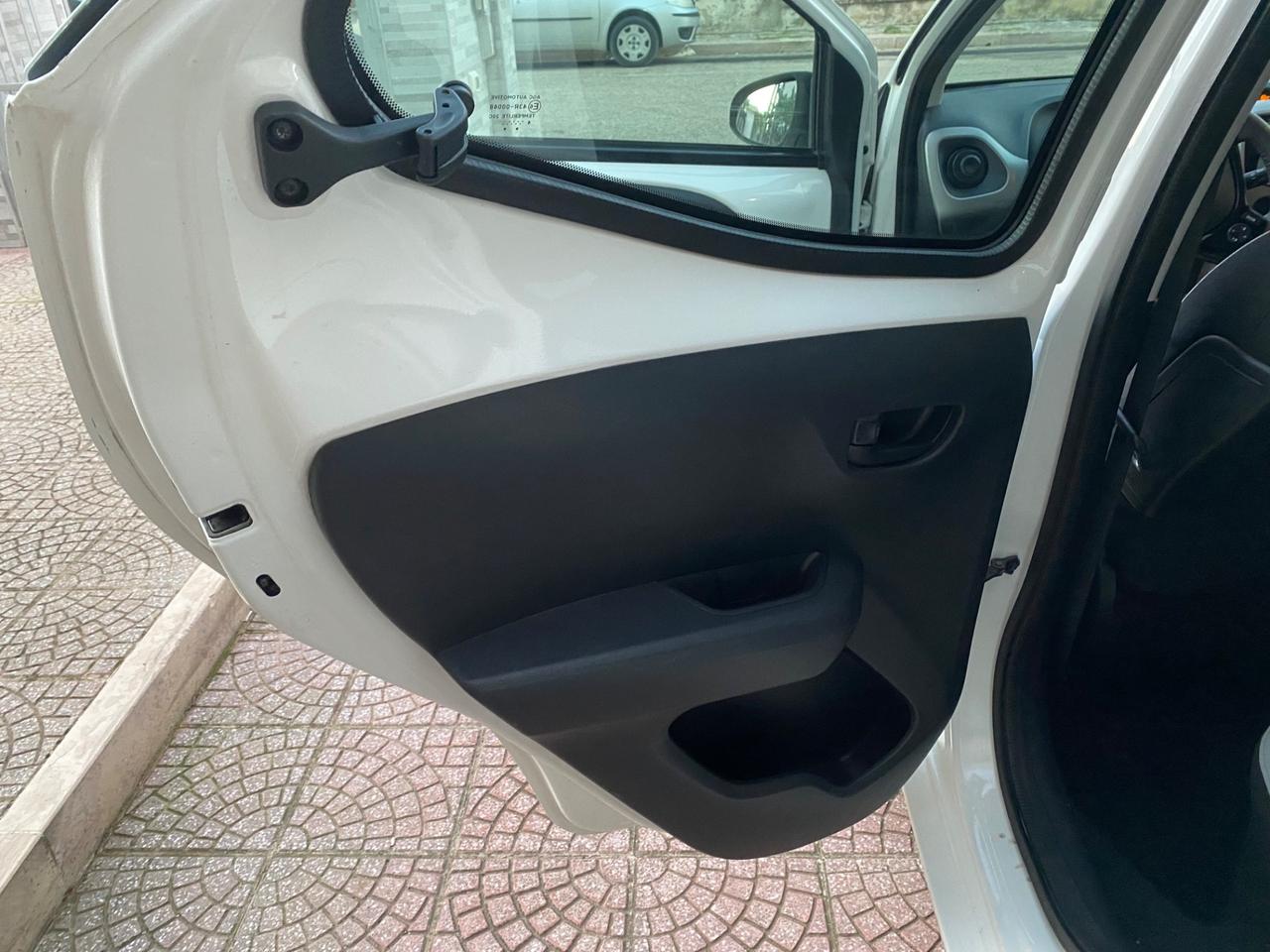 Toyota Aygo 1.0 VVT-i 69 CV 5 porte x-clusiv