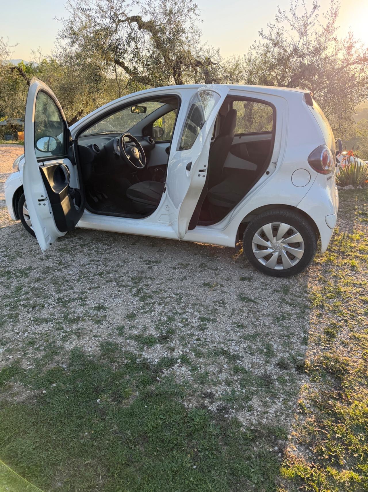 Toyota Aygo 1.0 12V VVT-i 5 porte Lounge Connect MMT