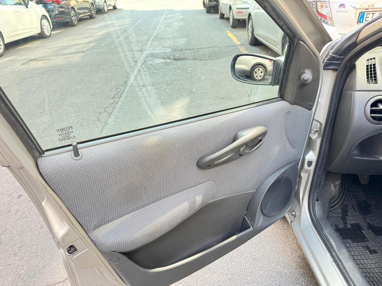 FIAT PUNTO 1.3 MULTIJET DIESEL – 5 PORTE – CLIMATIZZATA