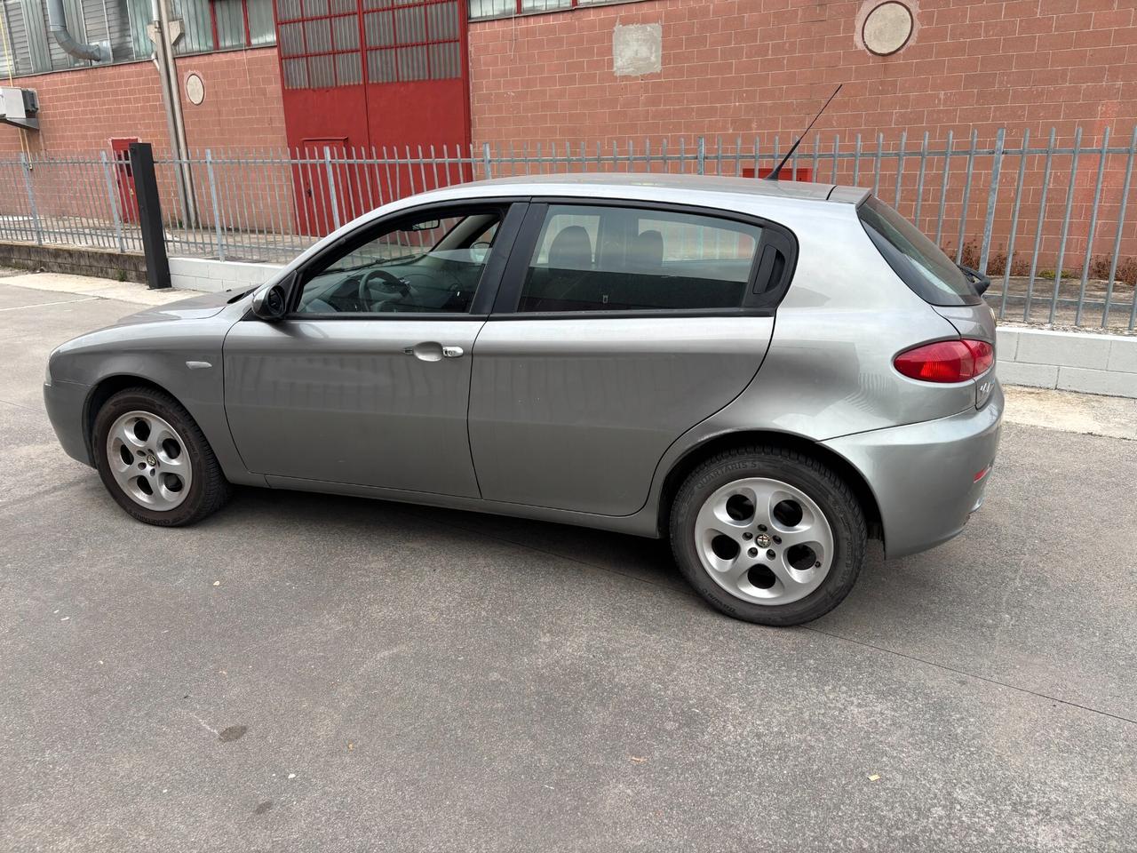 Alfa Romeo 147 1.6 16V TS (105) 5 porte Distinctive