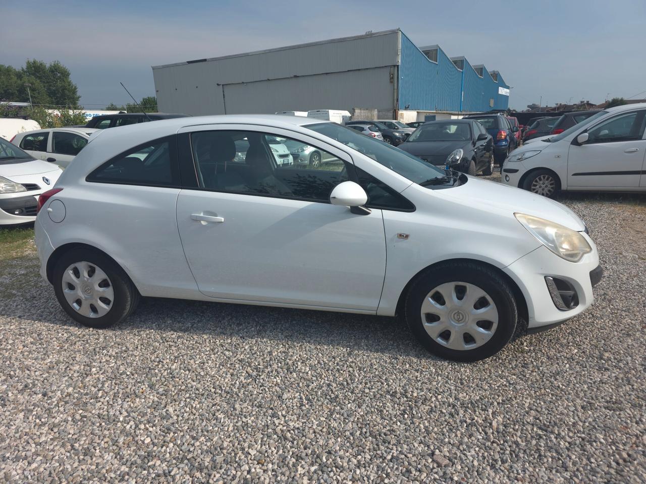 Opel Corsa 1.2 3 porte b-color