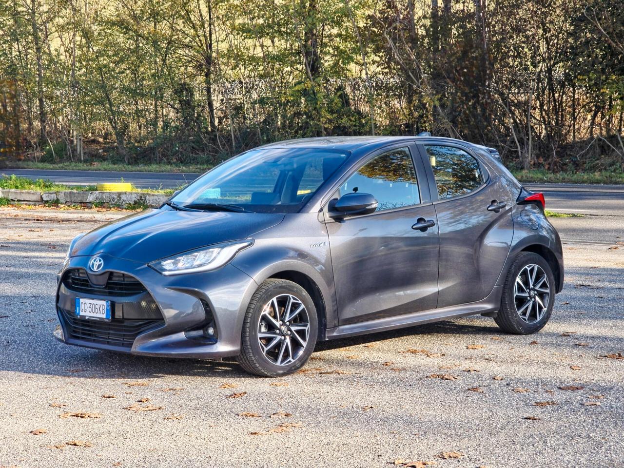 Toyota Yaris 1.5 Hybrid 5 porte Business 2021-E6 Automatico NEO
