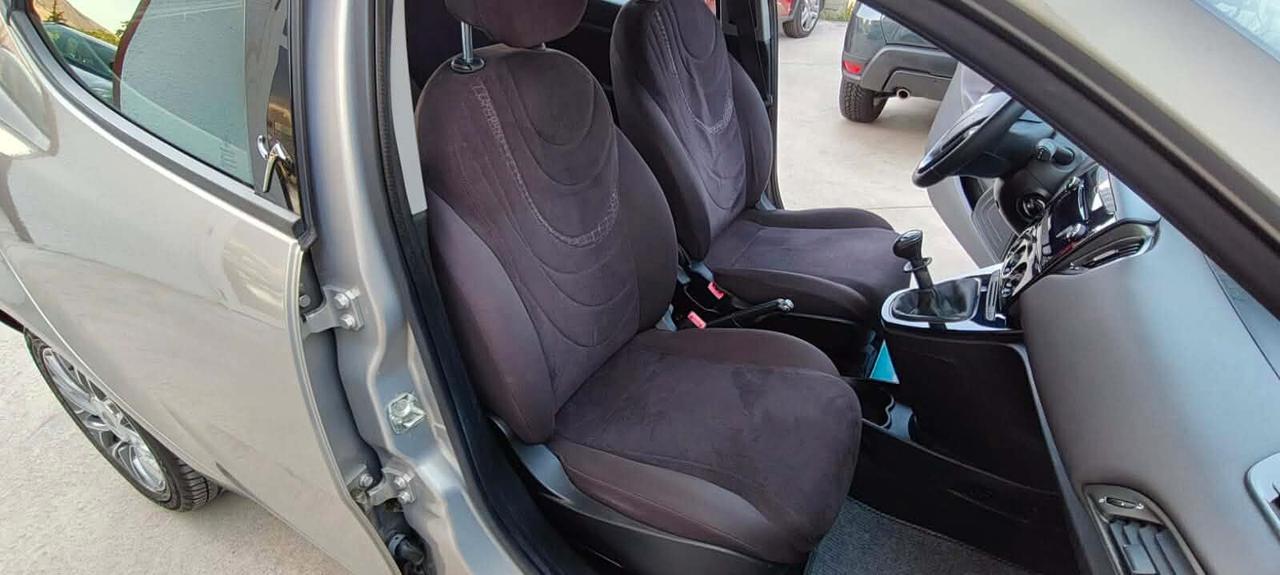 Lancia Ypsilon 1.2 69 CV 5 porte S&S Gold