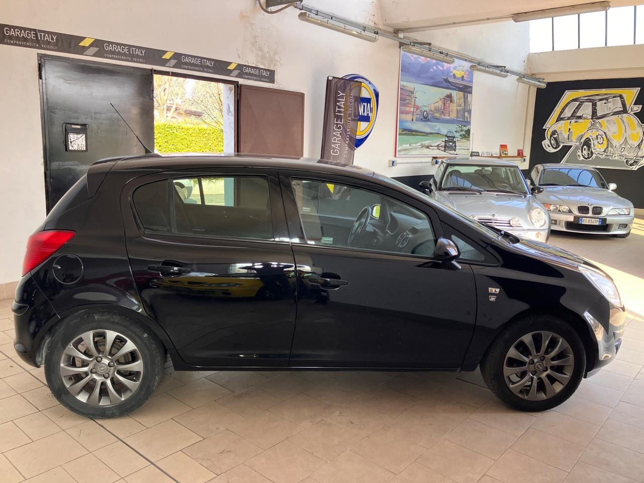 Opel Corsa 1.2 5 porte Cosmo NEOPATENTATI