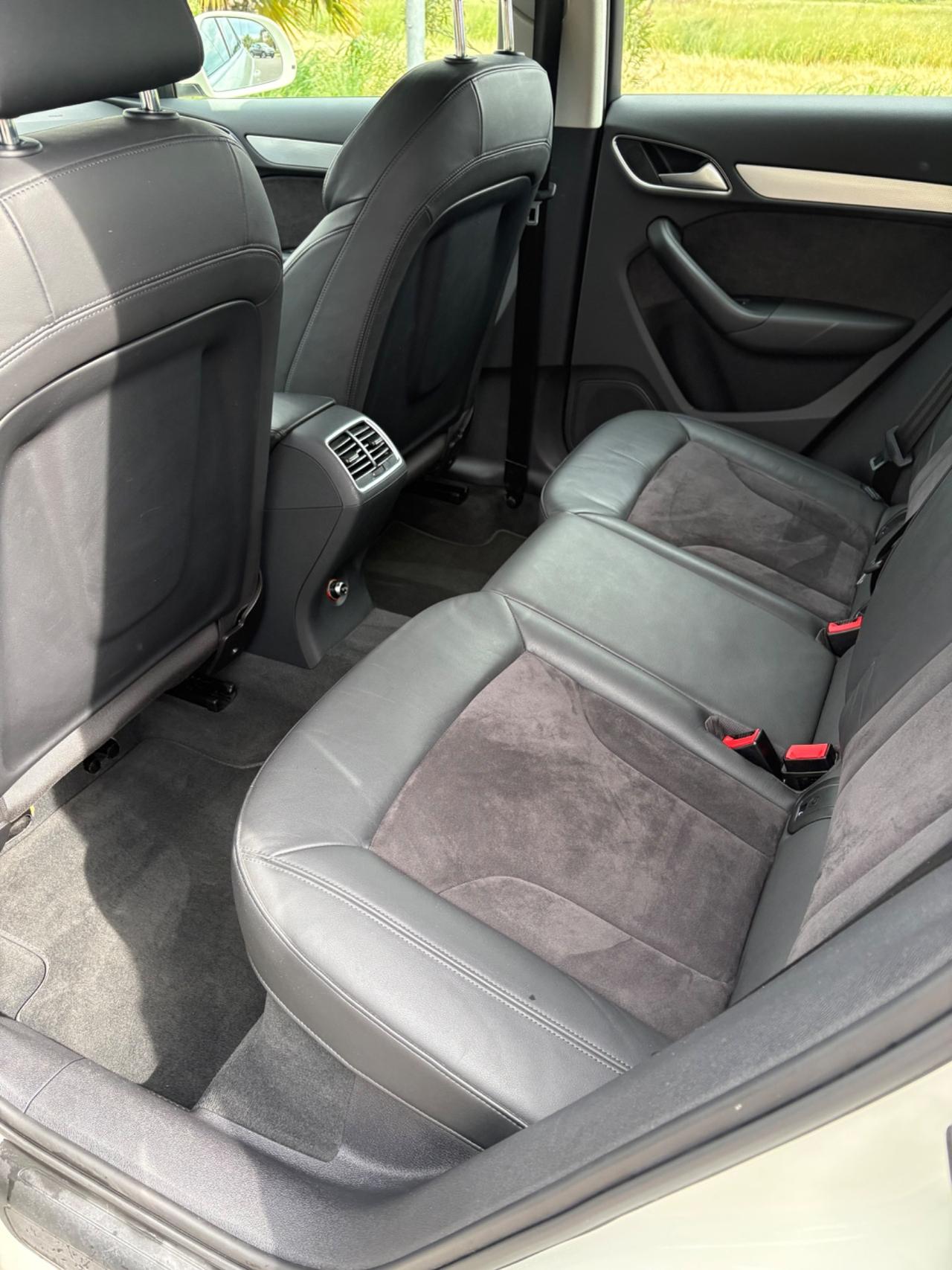 Audi Q3 2.0 TDI quattro S tronic Business Plus