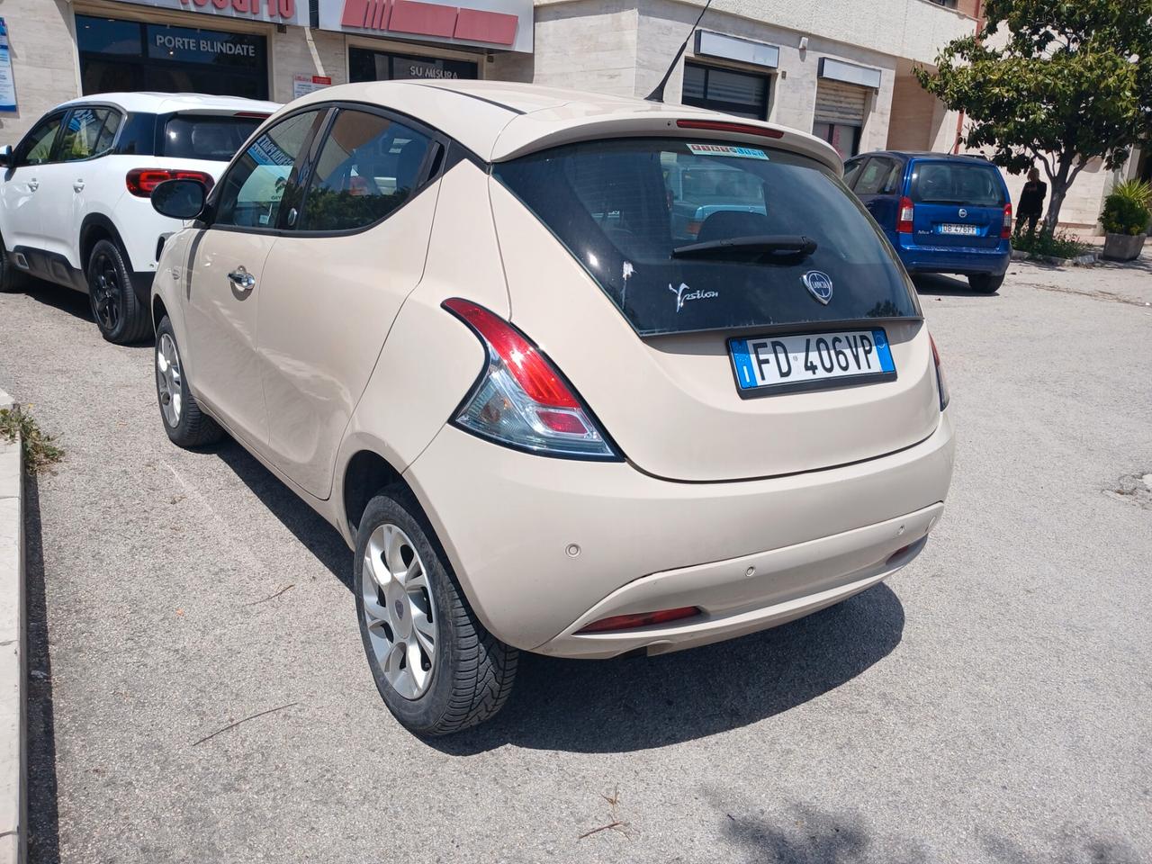 Lancia Ypsilon 0.9 TwinAir 85 CV 5 porte Metano Ecochic Platinum