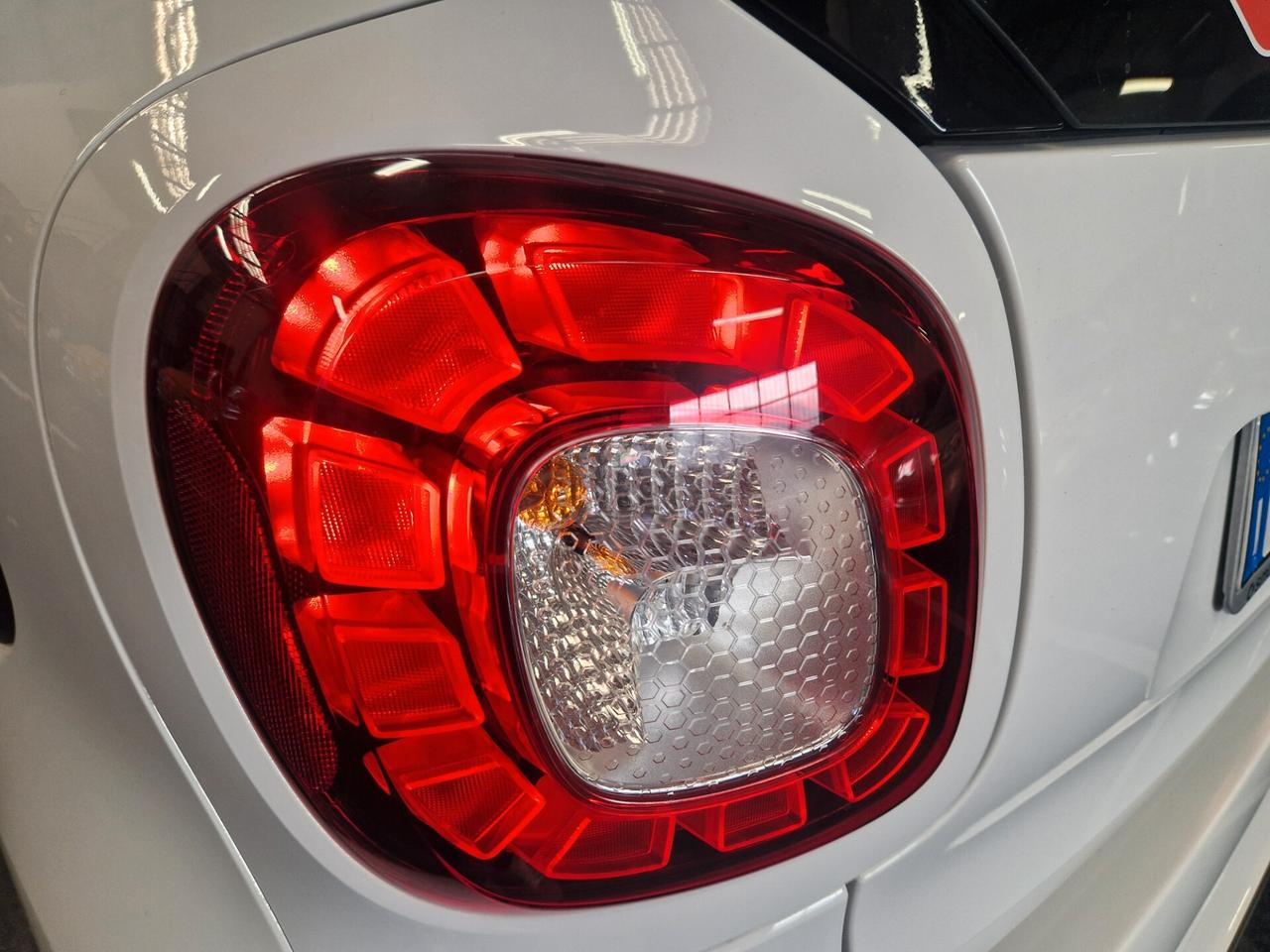 Brabus xclusive total white 77000km garanzia strafull