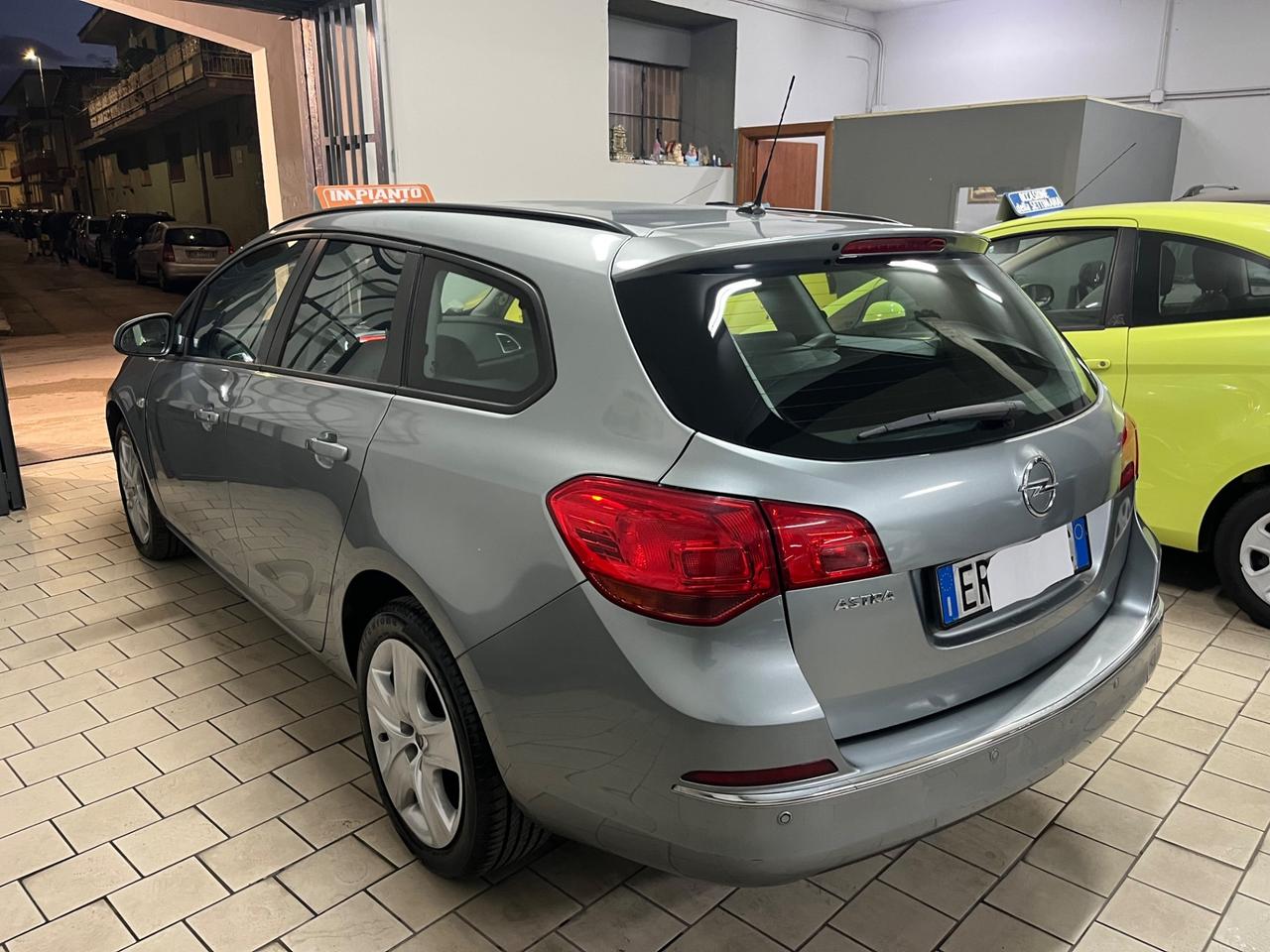Opel Astra 1.4 Turbo 140CV Sports Tourer GPL 2014