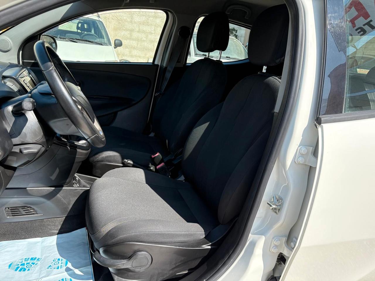 Lancia Ypsilon 1.2 69 CV 5 porte S&S Gold
