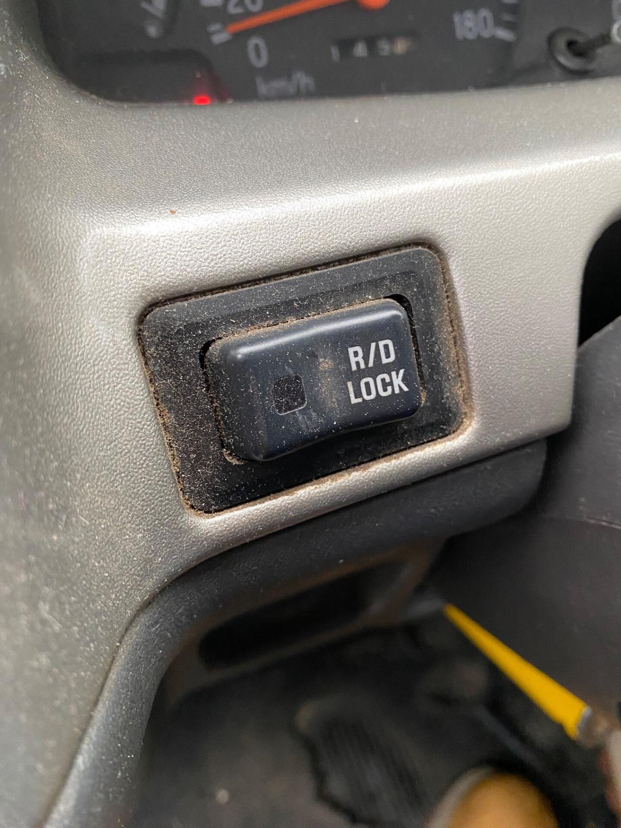 Mitsubishi L200 2.5 TDI blocco poster