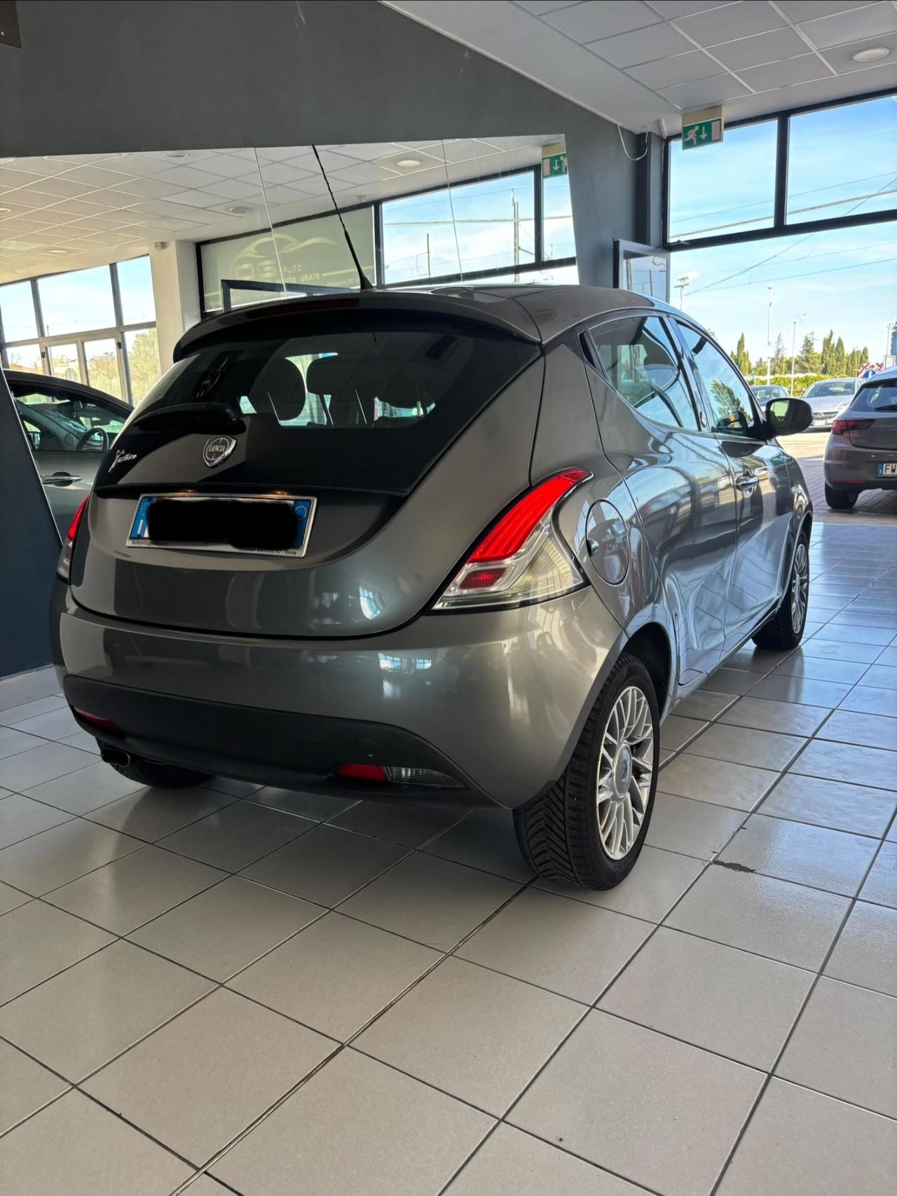 Lancia Ypsilon 1.2 69 CV 5 porte GPL Ecochic Gold