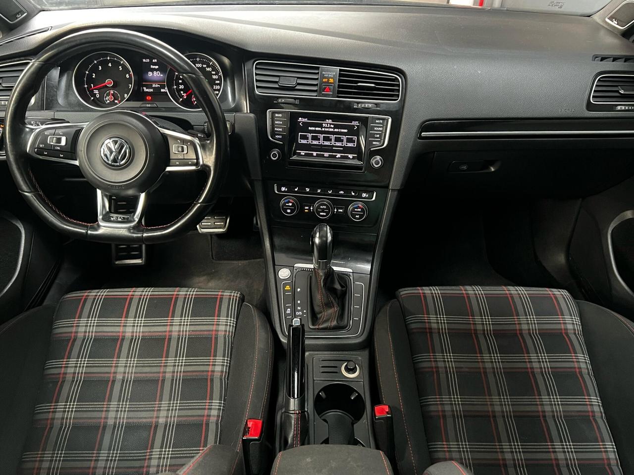 Volkswagen Golf GTI Golf GTI Performance 2.0 TSI 3p. fender edition