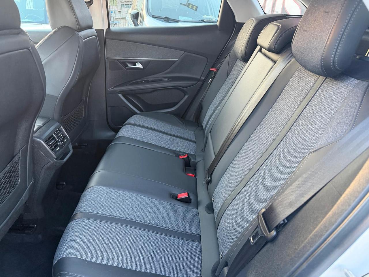 Peugeot 3008 BlueHDi 130 S&S Allure-2019